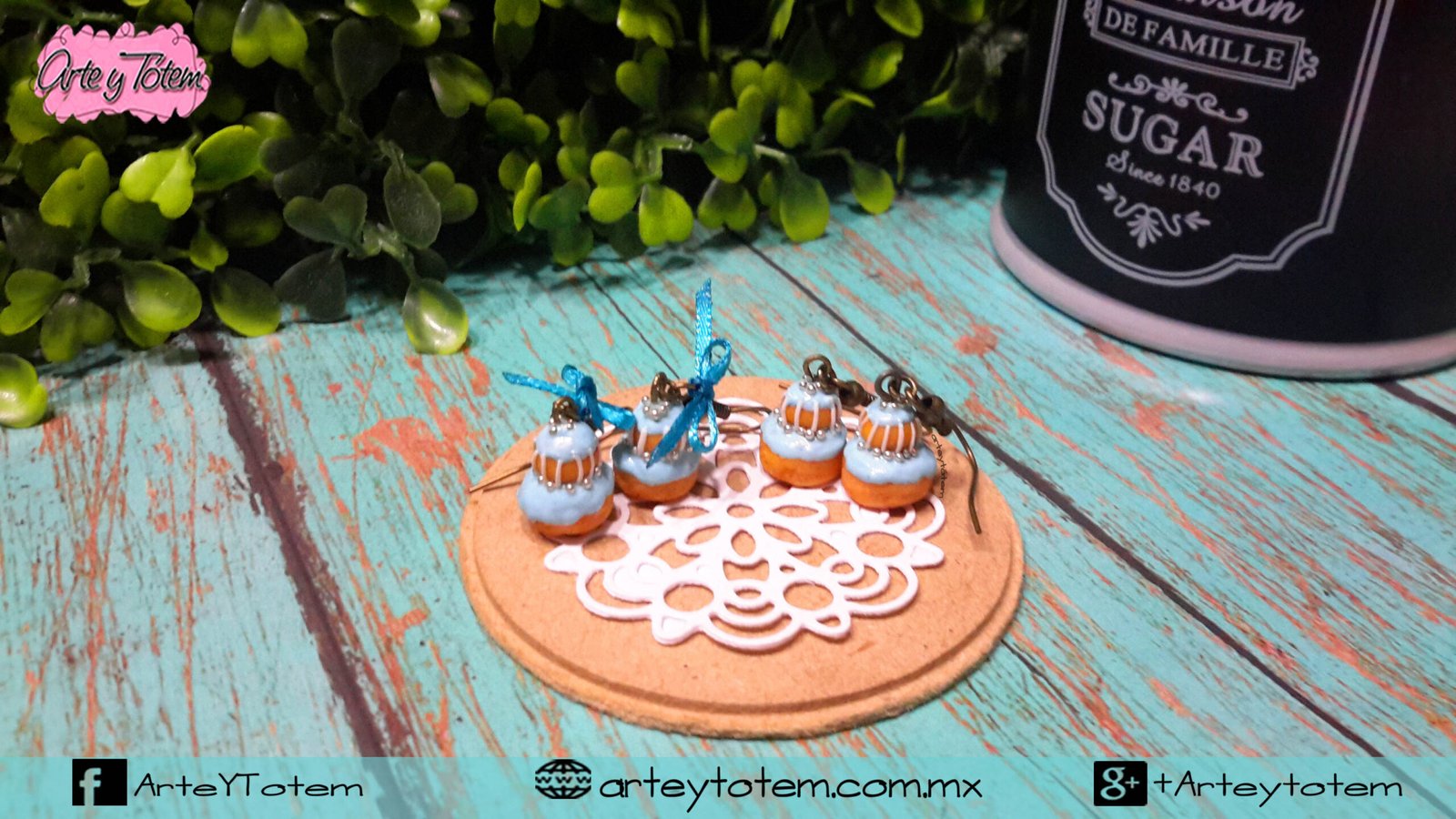 aretes religieuse en miniatura elaborada con arcilla polimérica