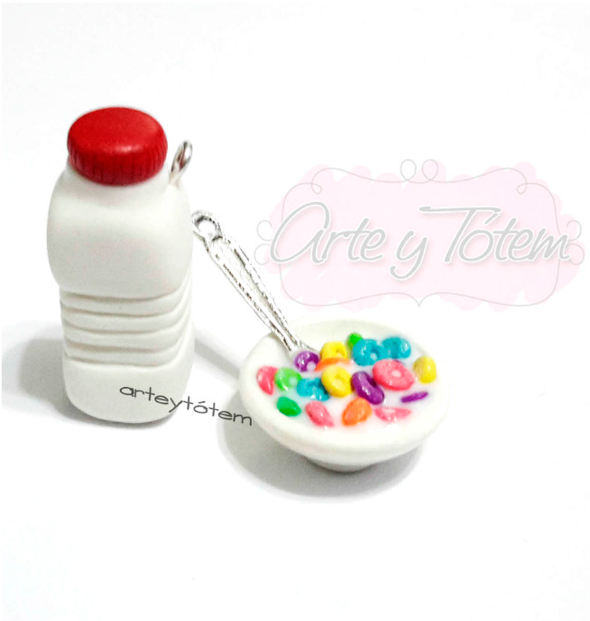 Pequeñas piezas de cereal Froot Loops hechas con arcilla polimérica de colores